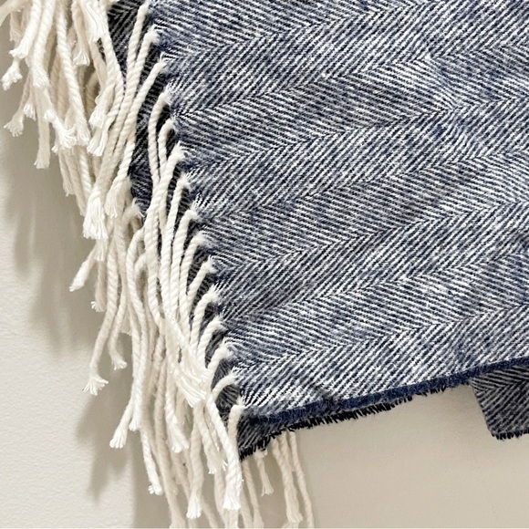 FABBRICA ARTIGIANA Blue Herringbone Navy Blue Fringed Blanket ITALY 54” X 62” - Picture 2 of 7